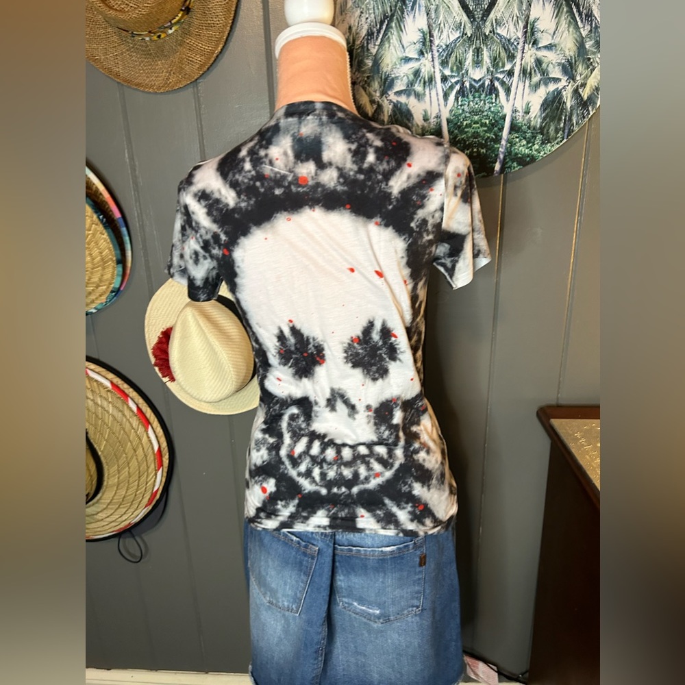 Skull Tye-Dye Black & White Small Tee - Picture 4 of 11